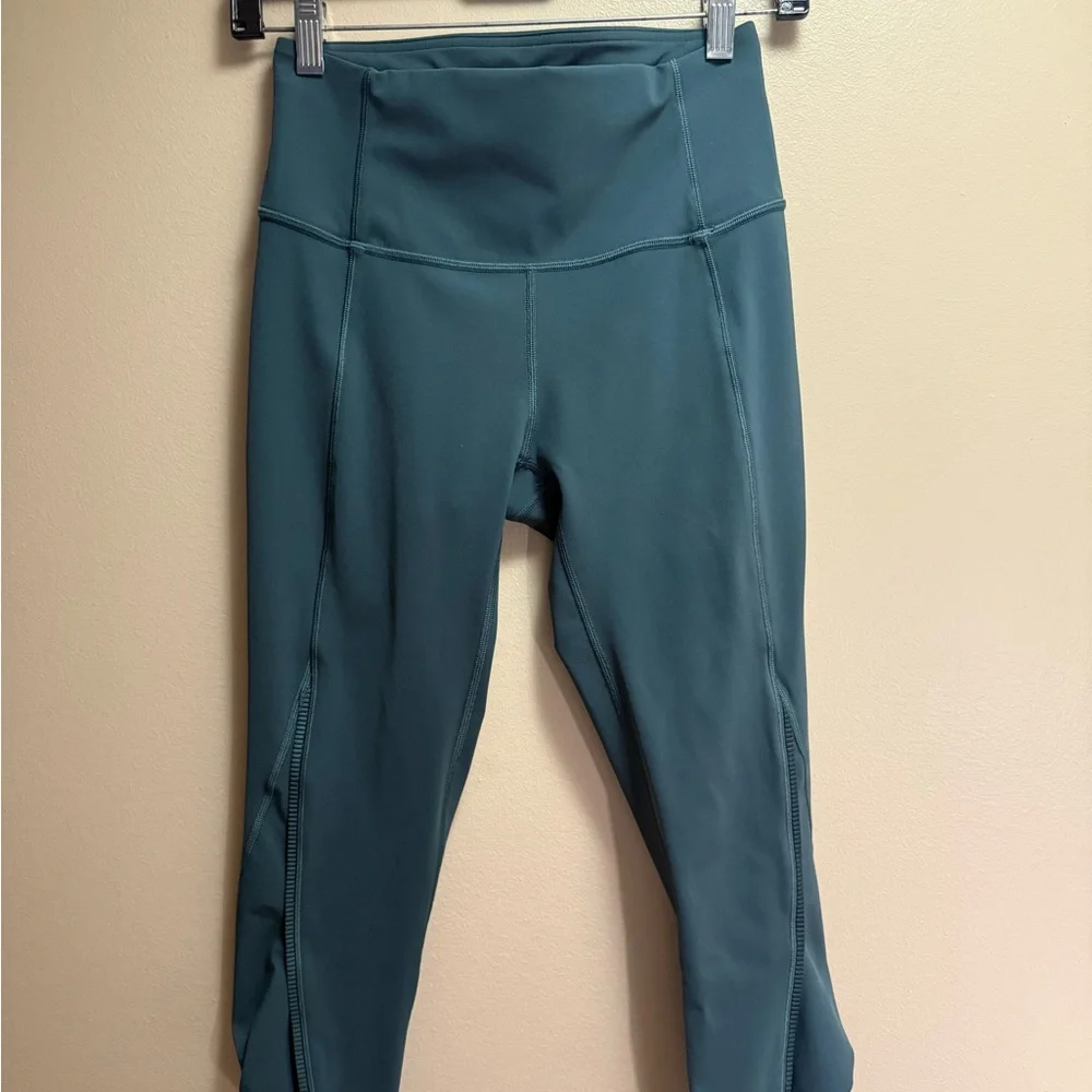 Lululemon Teal High Rise Capri Leggings Size 6 - Picture 1 of 8
